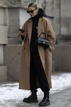 Winter Cool Outfits, Down Coat Outfit, Winter Clothing Styles, Winter Outfit Street Style, Outfit Women Winter, Winter Fashion 2022, Skandinavian Fashion, Winter Outfits Cold