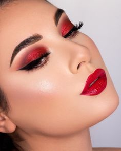 Red Eyeshadow Look, Red Makeup Looks, Halloween Eye Makeup, Fall Makeup Looks, Red Makeup, Eye Makeup Designs, Makeup Eye Looks