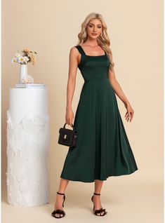 Green Midi Dress Wedding, Satin Midi Dresses, Dark Green Midi Dress, Midi Dress Wedding, Forest Green Dresses, House Dresses, Yule Ball, House No, Green Bridesmaid