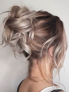 Messy Bun Ideas, Bun Ideas, Messy Hair Updo, A Messy Bun, Easy Hairstyles For Medium Hair, Messy Updo, Messy Bun Hairstyles, Messy Hair