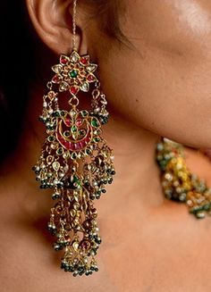 Beautiful gold ear ring collections from H Vithaldas Jewellers | Fashionworldhub Gold Ear Ring, Silver Jewelry Accessories, Colour Combinations Fashion, Bridal Jewelry Vintage, Gold Bridal Jewellery Sets, Traditional Jewellery, Indian Jewellery Design Earrings, Ear Ring