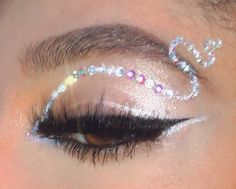 Euphoria Glitter Makeup, Euphoria Glitter, Aesthetic Eyeshadow, Diamond Makeup, Euphoria Aesthetic, Makeup 2018, Cute Eye Makeup