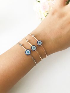 Evil Eye Bangle, Evil Eye Tattoo, Bracelet Evil Eye, Eye Fashion, Evil Eye Beads, Eye Symbol, Gold And Silver Bracelets, Bracelets Gold, Symbolic Jewelry