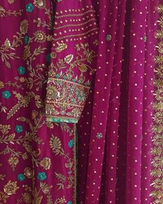 Mehndi Outfits, Bridal Jewelry Sets Brides, Fashion Show Dresses, Diy Bag Designs, Velvet Suit, Suits Design, Embroidery Suits Design, Embroidery Designs Fashion