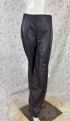 Gorgeous Mugler brown leather pants. unlined pants, super soft interior (suede), second skin effect, super comfortable. Quite a wide cut, beautiful. Very beautiful piece. No size label but fits a size 36. Flat measurements: waist width 36 cms, hip width 51 cms, length 106 cms, waist height (at the front, from crotch to waist) 30 cms and bottom leg width 26 cms. Very good condition. The Moschino corset, the Thierry Mugler leather jacket and the Pucci jacket can be found in my other ads. ❤️❤️ a su Fall Brown Wide-leg Leather Pants, Brown Faux Leather Full-length Pants, Brown Wide Leg Leather Pants For Fall, Brown Full-length Faux Leather Pants, Brown Full Length Faux Leather Pants, Elegant Brown Leather Pants Full Length, Brown Full-length Leather Pants For Fall, Full Length Brown Leather Pants For Fall, Brown Full Length Leather Pants For Fall