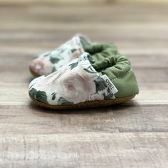 Spring Gift Booties With Soft Sole, Casual Booties With Soft Sole As Gift, Handmade Moccasins, Baby Shoes Diy, Mode Rose, Reborn Nursery, Harry Potter Baby, Baby Moccasins, Crib Shoes