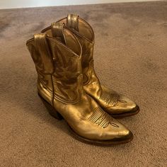 Size 8 Barely Worn Gold Heeled Boots With Round Toe For Fall, Gold Round Toe Heeled Boots For Fall, Gold Heeled Boots With Reinforced Heel And Round Toe, Gold Snip Toe Boots For Fall, Gold Boots With Reinforced Heel And Round Toe, Gold Boots With Reinforced Heel And Closed Toe, Gold Ankle Boots For Fall, Gold Leather Boots With Almond Toe, Gold Western Boots With Almond Toe