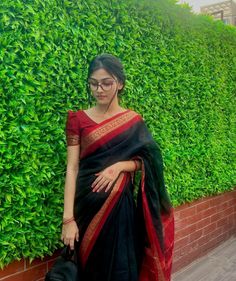 Rashmika Outfits, Red Saree Black Blouse, Black And Red Saree, Traditional Blouse Designs, Saree Poses, Indian Saree Blouse, Desi Fashion Casual, Wedding Couple Poses Photography, Indian Saree Blouses Designs