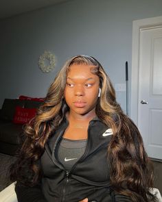 Black Hair With Brown Highlights Wig, Brown Hair With Highlights Side Part, Portraits Pics, Marrakech Aesthetic, Wig Installs, Orlando Trip, Slippers Outfit, Short Box Braids Hairstyles