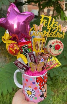 Candy Boquets, Diy Gifts For Mom, Forever Flowers, Candy Bouquet, Birthday Pictures, Friend Birthday Gifts, 18th Birthday, Friend Birthday