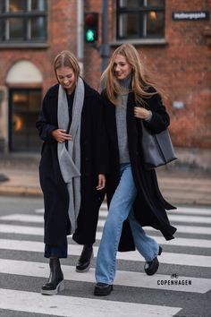 Wool Coat Outfit, Black Coat Outfit, Chique Outfit, Looks Pinterest, Mode Casual, Street Style Winter, Coat Outfits