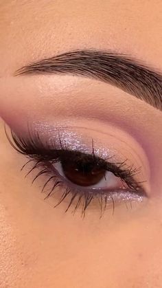 Simple Wedding Makeup Purple, Makeup Looks For Homecoming Purple Dress, Makeup Ideas For Light Purple Dress, Light Purple Simple Makeup, Cute Simple Eye Makeup Looks, Make Up For Purple Outfits, Hoco Makeup Ideas For Purple Dress, Simple Makeup For Purple Outfit, Eyeshadow Looks For Purple Dress