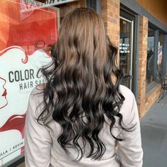 Reverse Ombre Hair Color For Blondes, Black Under Brown Hair, Black Halo Hair, Hairdye Ideas, Runway Hairstyles, Reverse Ombre Hair, Ombre Hair Ideas, Ombre Hair Color Ideas, Dark Ombre Hair