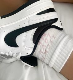 Sneakers Cute, Cute Socks, Nike Sneakers, Sneakers Nike, Socks, Nike, Sneakers, Pins, Fashion Trends