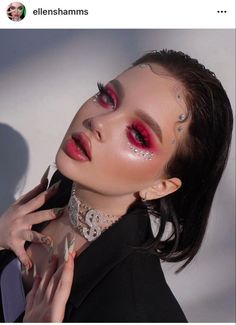 Pin de Mayou en M A K E - U P | Maquillaje de ojos casual, Maquillaje de ojos loco, Tipo de ojos maquillaje Rhinestone Makeup, Rave Makeup, Dope Makeup, Makeup Eye Looks