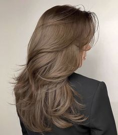 Level Seven Blonde, Korean Hair Inspo Short, Mushroom Light Brown Hair, Light Brown Hair No Highlights Natural, Milk Chocolate Hair With Highlights, Cool Beige Hair, Light Milk Chocolate Hair Color, Aesthetic Hair Korean, Brown Beige Hair Color