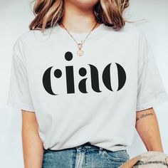 Ciao Shirt, Shirt for women trendy, Cute Graphic Tee, Unisex T Shirt, Graphic Tee,Trendy Shirt, Gift for Her, ciao bella shirt, Italian gift, italian italy, honeymoon sweatshirt, adventure vacation, gift for italian, international travel, italian sayings, plus size, vintage vibe PRODUCT DETAILS & SIZING  ✽ This Comfort Colors garment-dyed t-shirt tee is made with 100% with ring-spun cotton. The soft-washed, garment-dyed fabric brings extra coziness to your wardrobe while the relaxed fit makes it an excellent daily choice. The double-needle stitching throughout the tee makes it highly durable while the lack of side-seams helps the shirt retain its tubular shape. ✽ Please order 1-2 sizes larger than your normal size if you are looking for an oversize look!  CARE AND INSTRUCTIONS ✽ Machine wa Luxury Graphic Tees, Graphic Tshirt Women, T Shirt Design Trends 2024, Trendy Summer Shirt With Logo Print, Trendy Everyday Shirt With Letter Print, Trendy Gray Crew Neck Shirt, Trendy Graphic Print T-shirt For Vacation, Vacation Graphic Tee With Text Print, Chic Cotton T-shirt With Text Print