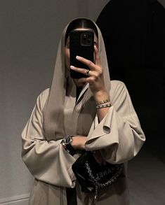 Arab Vibes, Desi Pinterest, Colors Outfit, Modest Casual Outfits, Muslim Fashion Hijab Outfits, Goth Nails, Swag Men, Fashion Top Outfits