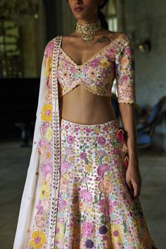 V Neck Blouse Lehenga, V Neck Blouse Designs For Lehenga, Lenga Blouse Design Latest, Ghagra Blouse Designs Latest, Lehanga Neck Designs Latest, Lenga Design Latest, Floral Embroidered Blouse, V Neck Lehenga Blouse, V Neck Ghagra Blouse