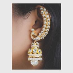 Temple Jewellery Earrings, Ear Cuff Jewelry, Indian Jewelry Earrings, Gold Jewelry Simple Necklace, Indian Jewellery Design Earrings, Wedding Jewellery Collection, Earrings Design, Gold Jewelry Simple, Bridal Gold Jewellery Designs