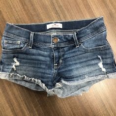 Hollister Jean Shorts Like New Condition, Never Worn! Outstanding Condition Sexy Shorts For The Summer And Heat Wave! Bin 1ab Low Rise Shorts Outfits Y2k, Hollister Outfits Aesthetic, Jean Shorts Aesthetic, Real 2000s Fashion, 2000 Shorts, Holister Shorts, Downtown Pants, Victorious Outfits, 2000s Shorts