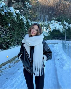 Vinter Mode Outfits, Looks Adidas, 00s Mode, Stile Blair Waldorf, Adrette Outfits, Pullovers Outfit, Winter Outfits Aesthetic, Fest Outfits, Mode Zara