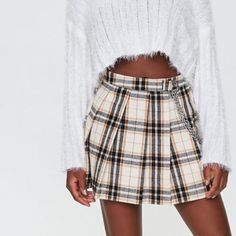 Women's Pleated Plaid Mini Skirt From Forever 21 In Cream/Multi. A Woven Mini Skirt Featuring An Allover Plaid Pattern, Pleated Construction, A-Line Silhouette, And Layered Wallet Chains. Content + Care - Shell: 100% Cotton - Lining: 100% Polyester - Hand Wash Cold New With Tag. Size: Available In Various Sizes Color: Cream/Multi Mini Skirt For Women Winter Mini Skirt Outfit, Checkered Skirt Outfit, Winter Mini Skirt, Black Chiffon Skirt, Tartan Skirts, Skater Vibes, Plaid Pleated Mini Skirt, Mini Skirt Outfit, Patterned Skirt