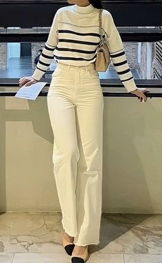 Decent Outfits For School, 4’11 Height Women Outfits Ideas, Formal Outfit Inspo Women, College Old Money Outfits, Old Money Blouse, Tita Outfit Casual, Trendy Outfits 2025, Elegant College Outfits, Old Money College Outfit