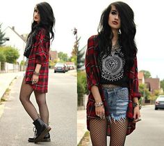 Cute Outfits With Fishnets, Shorts And Fishnets Outfits, Fishnets Outfit, Fishnet Outfits, Shorts And Fishnets, Fishnet Stockings Outfit, Fish Net Tights Outfit, Fishnet Outfit, Pakaian Hipster