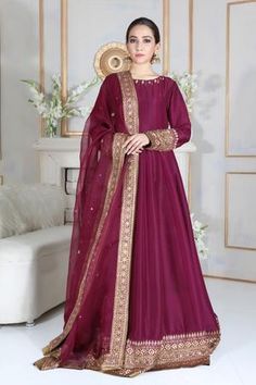 Plane Frock Design, Indian Long Frocks, Long Frocks Indian Designer Dresses, Long Frocks Indian, Pakistani Frocks, Pakistani Mehndi, Long Frock Designs, Mehndi Dress