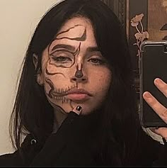 Simple Skeleton Makeup, Halloween Make-up Looks, Make Up Designs, Holloween Makeup, Cute Halloween Makeup, Halloween Makeup Pretty, Face Art Makeup, Graphic Makeup