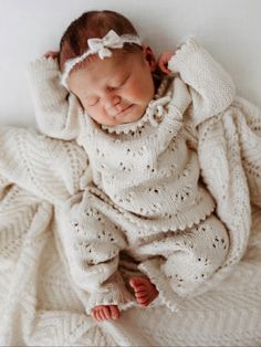 Cute Hospital Outfits, Newborn Bring Home Outfit, Newborn Sweater Outfit, Going Home Baby Outfit, Baby Going Home Outfit Girl, Winter Newborn Outfits, Newborn Announcement Outfit, Going Home Outfit For Baby, Going Home Outfit For Mom