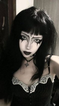 Trad Goth Gothic Eye Makeup, Goth Makeup Looks, Trad Goth Makeup, Goth Eye Makeup, Alt Makeup, Swag Makeup, Alternative Makeup, Dope Makeup, Edgy Makeup