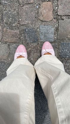 Chanel Ballerina, Pink Ballet Flats, Chanel Flats, Look Rose, Flats Outfit, Jane Birkin, Shoe Inspo