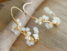 Moonstone Earrings Pearl White Flower Earrings by Yukojewelry Hoop Jewelry, White Hoop Earrings, White Flower Earring, Japanese Jewelry, Boho Bridesmaid, June Birthstone Jewelry, Wedding White, Moonstone Earrings, Earrings Hoop