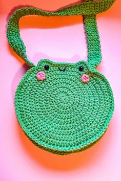 a crocheted purse with a frog face on it