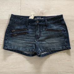 Nwt American Eagle Ae Zip Pocket Stretch Denim Jean Shortie Shorts. Size 6 Indigo Blue Dark Wash Color. Super Cute And Trendy Jean Shorts. Features: 3 Zip Pockets In Front. Five-Pockets Silhouette. Soft & Stretchy. Zip Fly & Logo Button Closure. Belt Loops. Shortie Sexy Style. 100% Cotton. Machine Washable. Brand New With Tags In Excellent Condition. From A Clean, Smoke Free And Pet Free Home. Fitted Medium Wash Shorts With Pockets, Cotton Shorts With Zipper Closure, Casual Shorts With Zipper Closure, Fitted Cutoff Jean Shorts With Pockets, Fitted Dark Wash Jean Shorts With Pockets, Casual Jean Shorts With Zipper Closure, Casual Mid-rise Shorts With Zipper, Denim Jean Shorts With Zipper Closure, Summer Jean Shorts With Zip Fly