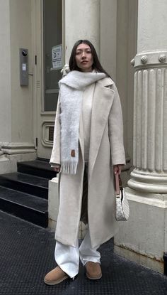 Teddy Coat Outfit Winter, Coat Outfit Ideas For Women, Maxi Coat Outfit, Winter Outfits London, Winter Coat Outfit, Coat Outfit Ideas, Christmas Ootd, Outfits Nyc