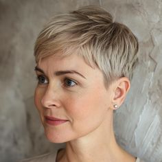 Mommy Hair, My Haircut, Edgy Short Hair, Hair Styles 2017, New Haircut, Pixie Hair, Short Hair Over 60, Bowl Cut