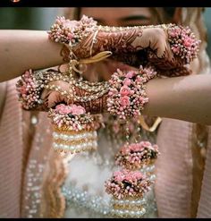 the bride is getting ready to put on her mehndi and bracelets for her wedding