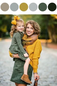 Fall Family Pictures Outfits - Color Palettes For Photoshoot Fall Picture Color Schemes Family, Outfits For Photoshoot, Mommy Daughter Photoshoot, Autumn Coats, Mommy Daughter Pictures, Family Holiday Pictures, Family Photography Outfits