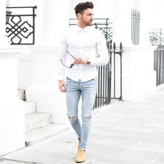 Bekijk deze Instagram-foto van @rowanrow • 1,761 vind-ik-leuks Rowan Row, Blue Jeans White Shirt, Men Poses, White Shirt Men, Mode Casual, Jeans White, Men Looks, Instagram Foto, Outfit Casual