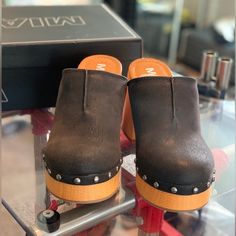 Super Cute Clog! Size 8 Pink Chunky Heels, Mia Clogs, Platform Clogs Shoes, High Heel Sandals Platform, Black Platform Wedges, Studded Clogs, Black Clogs, Mia Shoes, Wooden Clogs