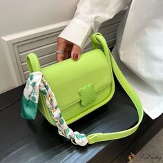 Bird in Bag - Small bags female new fashion chain single shoulder bag simple casual crossbody small square bag Street Trends, First Contact, Bird In Bag, Square Bag, Small Bags, Chain Styles, New Fashion, Street Style, Shoulder Bag