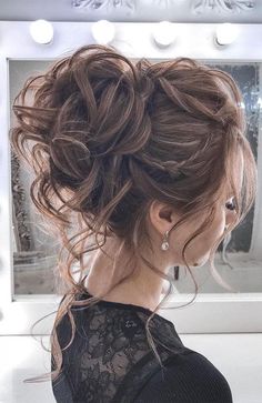 Summer Wedding Hairstyles, Messy Hair Updo, Romantic Updo, Messy Updo, Night Gowns, Wedding Hair Inspiration, Elegant Look, Chic Hairstyles, Penteado Cabelo Curto