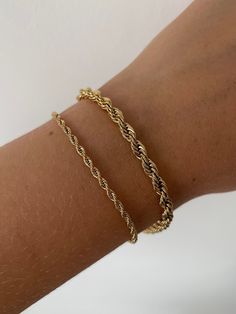 Gold twisted rope bracelet. Everyday bracelet perfect for stacking or wearing alone. 𝐋𝐄𝐍𝐆𝐓𝐇𝐒: * 16cm + 5cm 𝐖𝐈𝐃𝐓𝐇: * 2mm * 4mm 𝐂𝐋𝐎𝐒𝐔𝐑𝐄: Lobster clasp 𝐄𝐗𝐓𝐄𝐍𝐓𝐈𝐎𝐍 𝐂𝐇𝐀𝐈𝐍: Yes ---------------------------------------------- 𝐌𝐀𝐓𝐄𝐑𝐈𝐀𝐋: Gold plated stainless steel. This means this item is tarnish resistant and water resistant. Stainless steel also contains hypoallergenic properties so it's unlikely to cause skin reactions. ------------------------------------------ Minimalist Rope Chain Bracelets, Minimalist Rope Chain Bracelets For Everyday, Minimalist Rope Chain Bracelet For Everyday, Everyday Rope Chain Bracelet, Rope Chain Bracelets As Gift, Everyday Bracelet, Mesh Bag, Rope Chain, Chain Link Bracelet