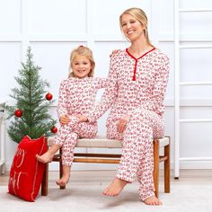 Christmas women's pajama set in luxuriously soft and breathable bamboo/cotton jersey fabric. Pants with elasticized waist for an effortless on-and-off. V-neck top has 3 snaps for changing ease. Made of supple, stretchy bamboo/cotton. Hypoallergenic, sweat-proof, eco-friendly bamboo offers excellent ventilation and temp regulation. Just wash warm and tumble dry low. 67% Bamboo, 28% Cotton, 5% Spandex. Versions are also available in baby, kids and men's sizes for the perfect fam-jam! Family Matching Cotton Sleepwear, Family Matching Cotton Sleepwear For Loungewear, Matching Winter Sleepwear For Loungewear, Winter Matching Sleepwear For Loungewear, Stretch Cotton Winter Sleepwear, Matching Relaxed Fit Loungewear Sets, Relaxed Fit Matching Loungewear Sets, Safari Kids, Fabric Pants