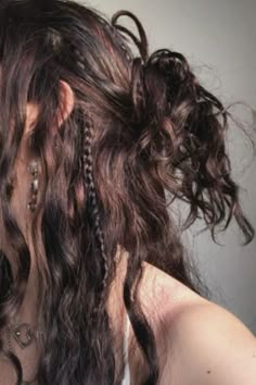 Grunge Formal Hair, Wizard Hairstyles, Fairygrunge Hairstyles, Woodland Hairstyles, Hair Astethic, Funky Long Hair, Faerie Hair, Goddess Hairstyle, Witchy Hairstyles