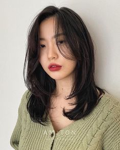 4 trường hợp dễ bị ‘mất điểm’ nhan sắc khi cắt tóc layer Middle Layered Hair, 3 Layer Haircut Short, Korean Layered Hair Medium Hairstyles, Korean Medium Layered Haircut, Medium Layer Haircut, Layer Hair Korean, Layered Haircut For Short Hair, 3 Layer Haircut, Layer Haircut For Medium Hair