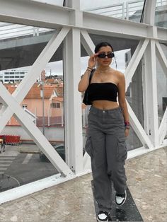 Ootd Ideas Cargo Pants, Outfits That Go With Cargo Pants, Tube Top With Cargo Pants, Grey Cargo Trousers Outfit, Cargo Pants Top Outfit, Fits With Grey Cargo Pants, Black Tube Top With Cargo Pants, Black Top Grey Pants Outfit, Women Cargo Pants Outfit Summer